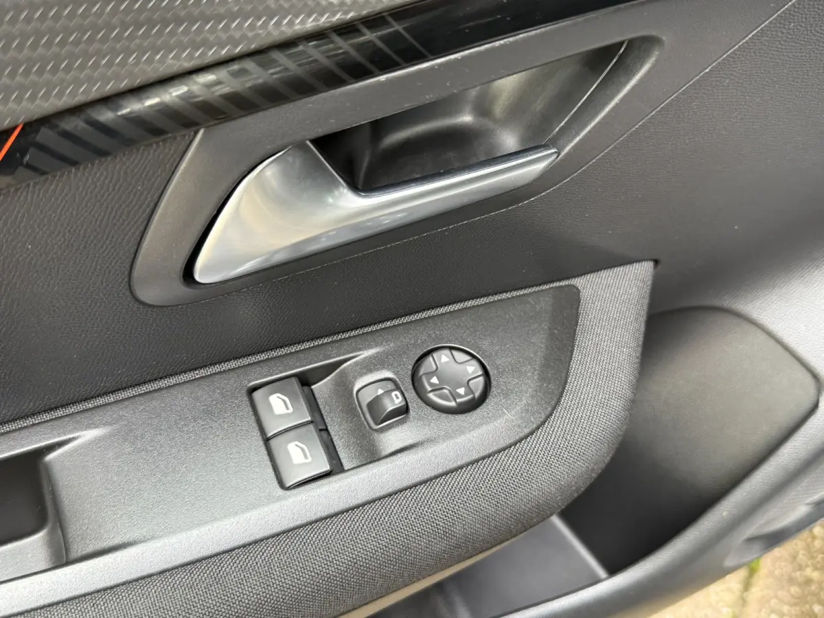 1.2 PureTech Blue Lease Active | Navigatie | Airconditioning | Apple CarPlay/Android Auto