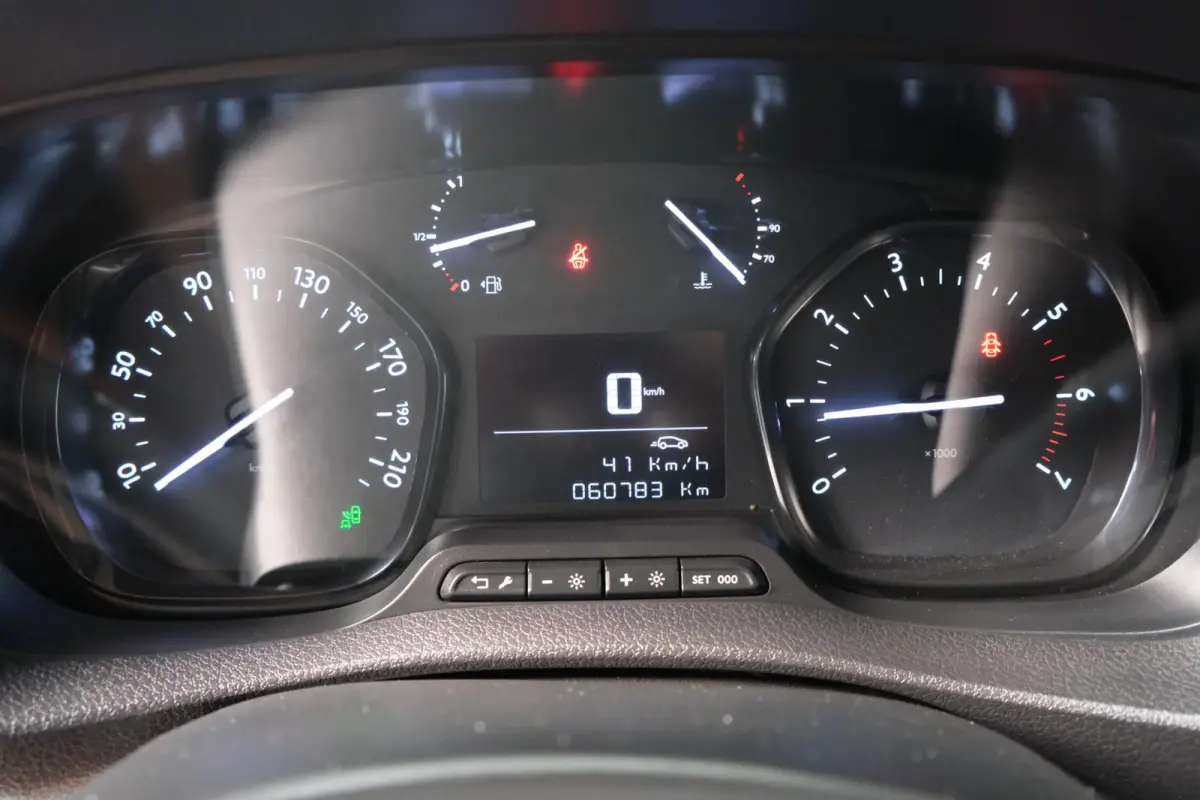 2.0 CDTI L3H1 3p Edition - N.A.P. Airco, Imperiaal, Kasten inrichting, Camera, Carplay, Navi, Trekhaak.