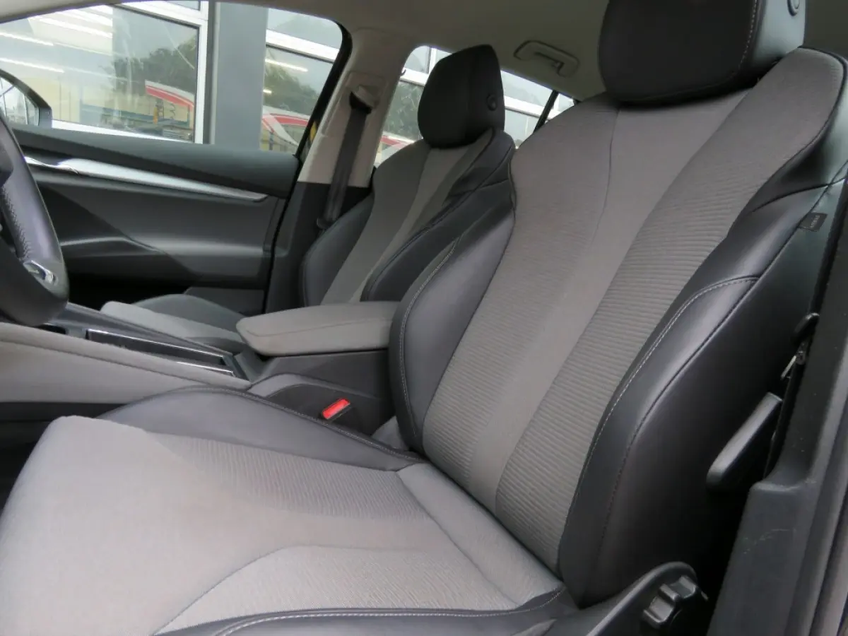 60 Edition Sport / soh 92% / Camera / 19 Inch / Sportstoelen / BOVAG garantie