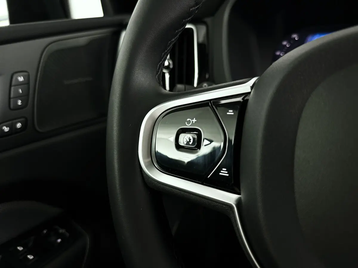 B5 R-Design | Panoramadak | Parkeercamera | Harman Kardon | Head-up display | Stoel- en Stuurverwarming | Trekhaak