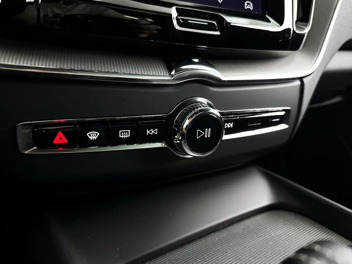 B5 R-Design | Panoramadak | Parkeercamera | Harman Kardon | Head-up display | Stoel- en Stuurverwarming | Trekhaak