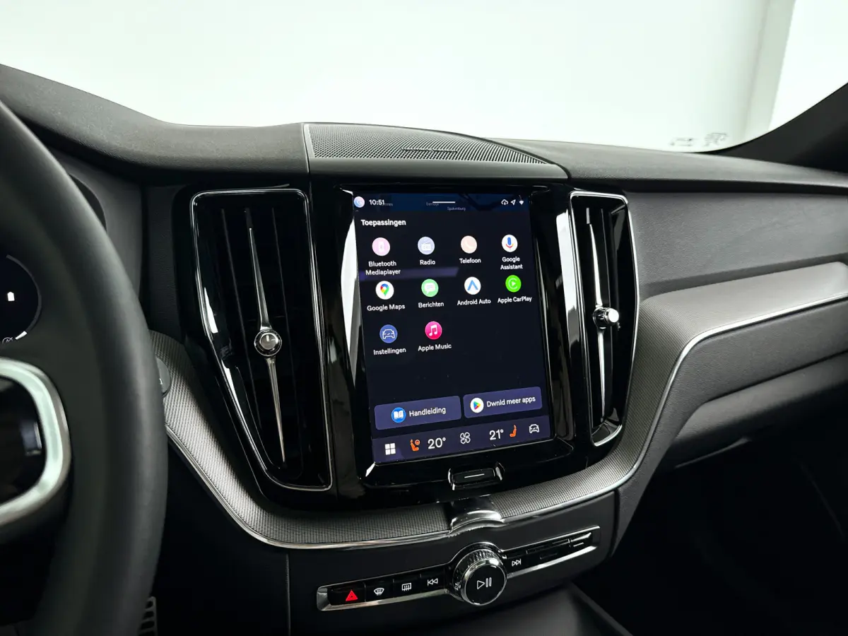 B5 R-Design | Panoramadak | Parkeercamera | Harman Kardon | Head-up display | Stoel- en Stuurverwarming | Trekhaak