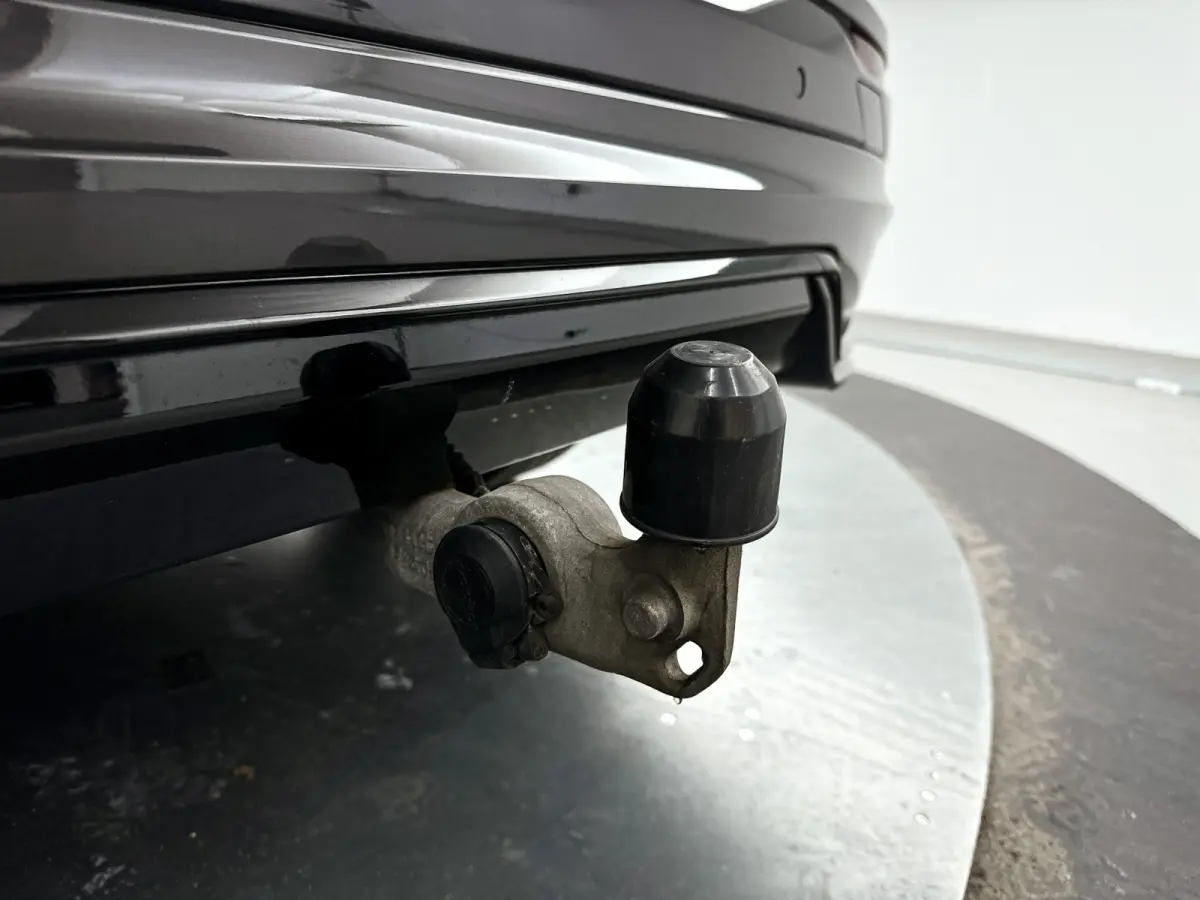 B5 R-Design | Panoramadak | Parkeercamera | Harman Kardon | Head-up display | Stoel- en Stuurverwarming | Trekhaak