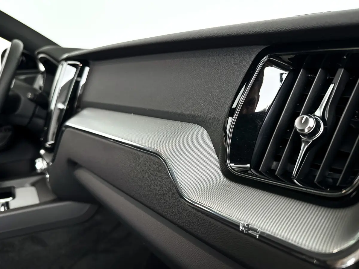 B5 R-Design | Panoramadak | Parkeercamera | Harman Kardon | Head-up display | Stoel- en Stuurverwarming | Trekhaak