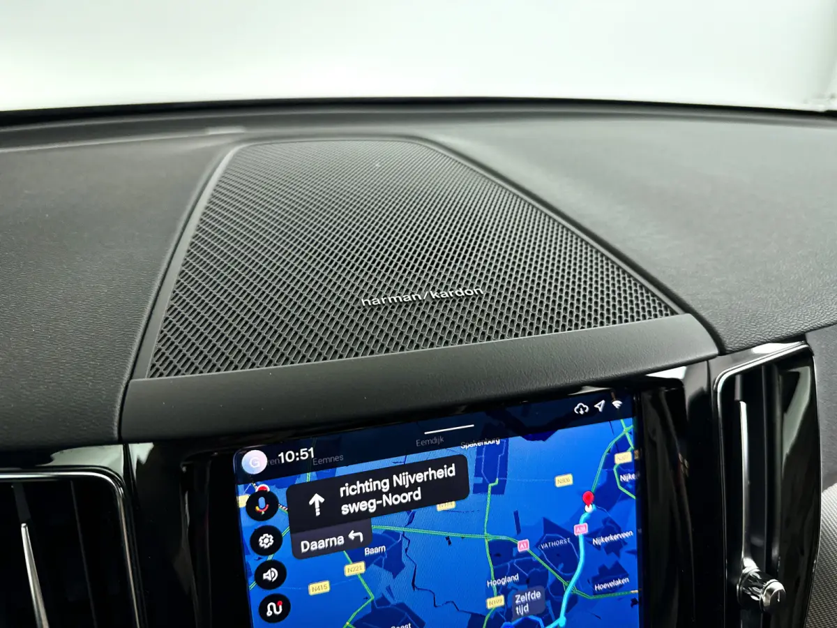 B5 R-Design | Panoramadak | Parkeercamera | Harman Kardon | Head-up display | Stoel- en Stuurverwarming | Trekhaak