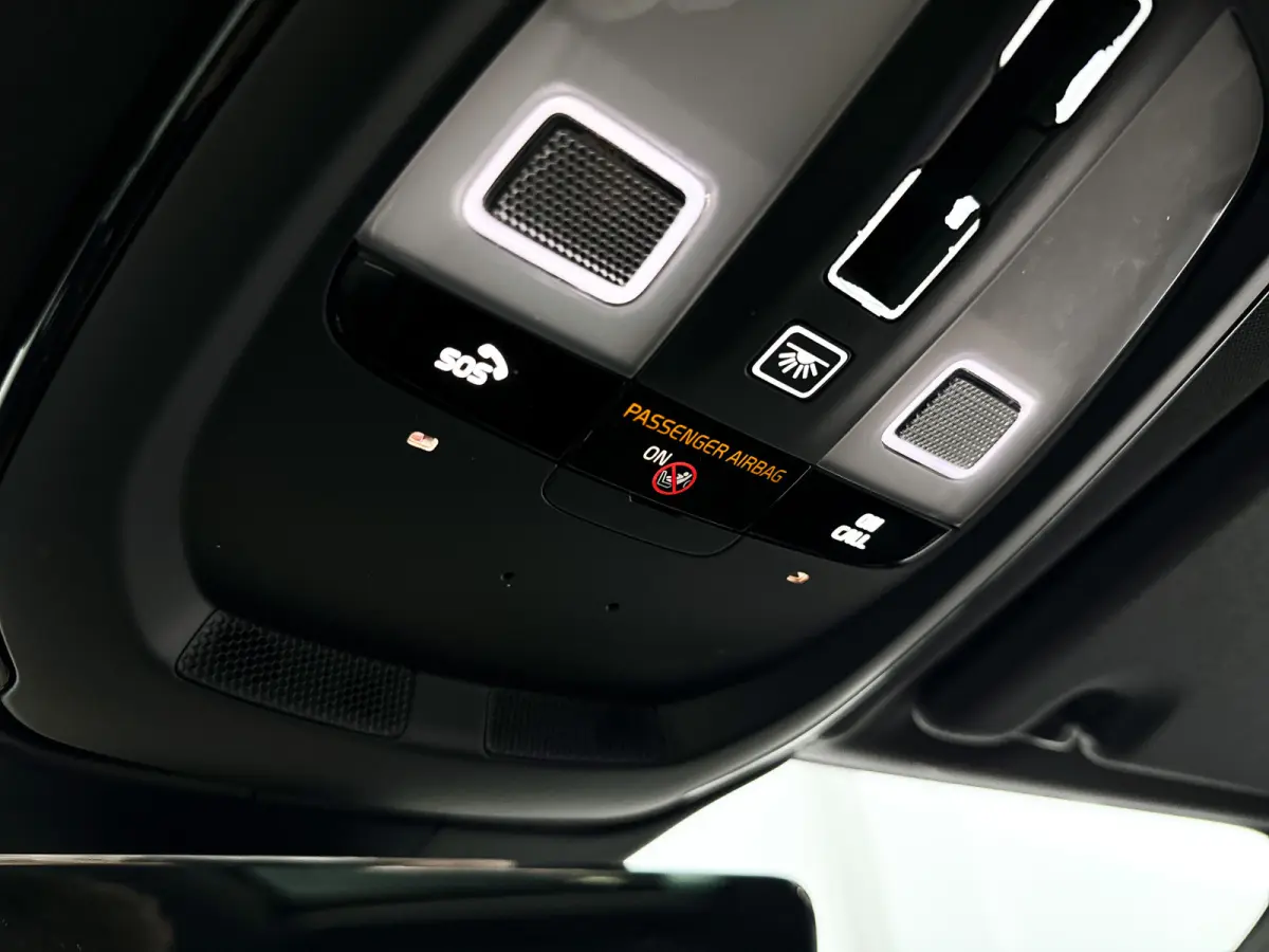 B5 R-Design | Panoramadak | Parkeercamera | Harman Kardon | Head-up display | Stoel- en Stuurverwarming | Trekhaak