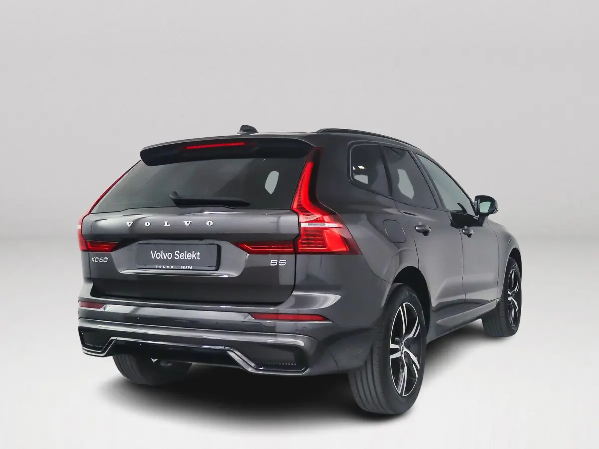 B5 R-Design | Panoramadak | Parkeercamera | Harman Kardon | Head-up display | Stoel- en Stuurverwarming | Trekhaak