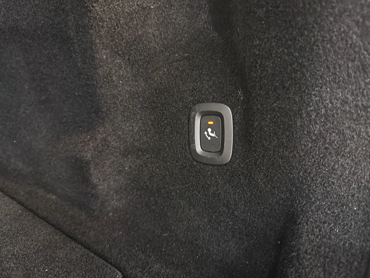 B5 R-Design | Panoramadak | Parkeercamera | Harman Kardon | Head-up display | Stoel- en Stuurverwarming | Trekhaak