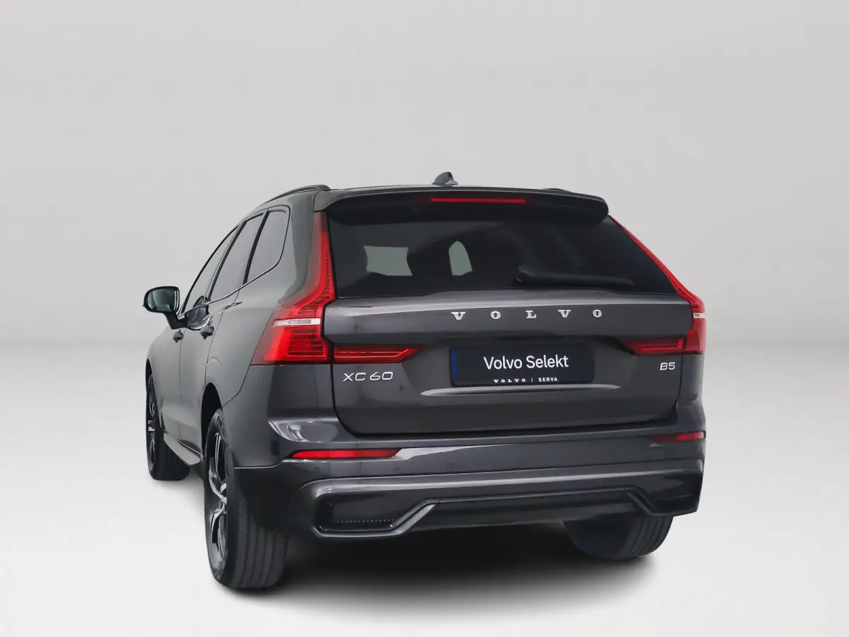 B5 R-Design | Panoramadak | Parkeercamera | Harman Kardon | Head-up display | Stoel- en Stuurverwarming | Trekhaak