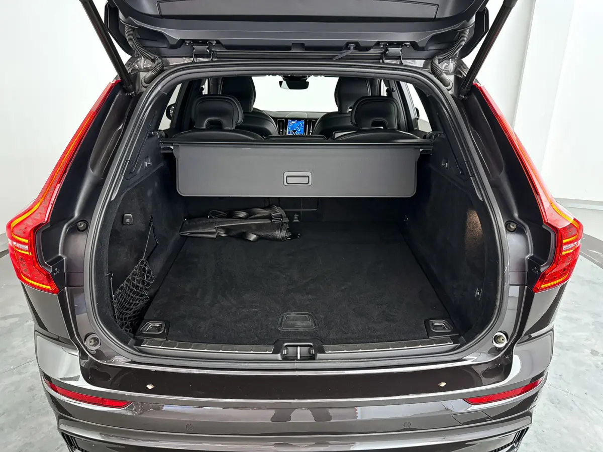 B5 R-Design | Panoramadak | Parkeercamera | Harman Kardon | Head-up display | Stoel- en Stuurverwarming | Trekhaak