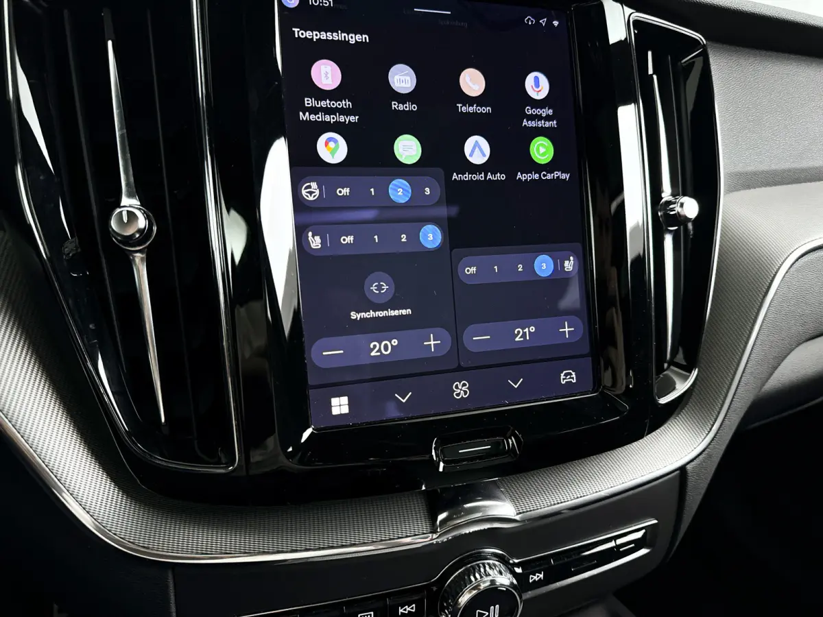 B5 R-Design | Panoramadak | Parkeercamera | Harman Kardon | Head-up display | Stoel- en Stuurverwarming | Trekhaak