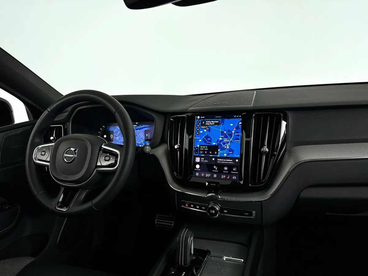 B5 R-Design | Panoramadak | Parkeercamera | Harman Kardon | Head-up display | Stoel- en Stuurverwarming | Trekhaak