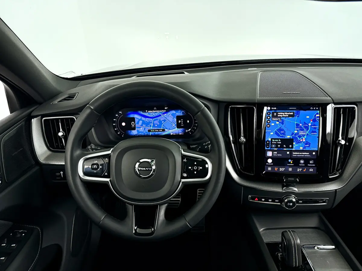 B5 R-Design | Panoramadak | Parkeercamera | Harman Kardon | Head-up display | Stoel- en Stuurverwarming | Trekhaak
