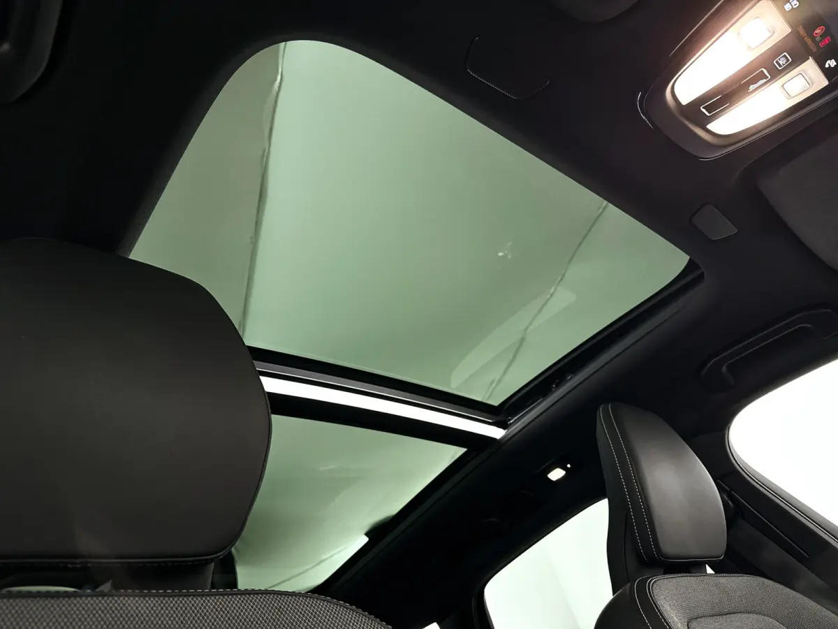 B5 R-Design | Panoramadak | Parkeercamera | Harman Kardon | Head-up display | Stoel- en Stuurverwarming | Trekhaak