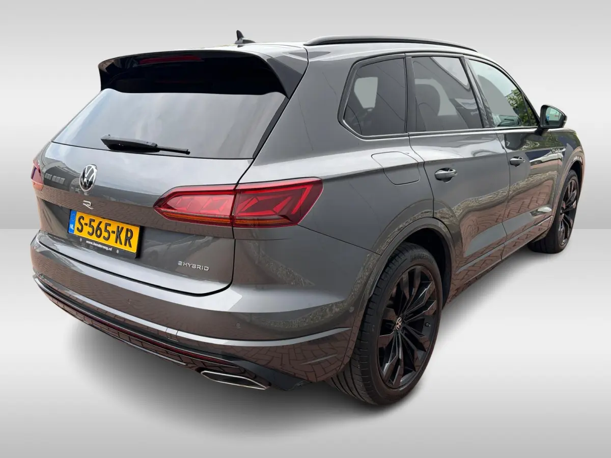 R 3.0 TSi eHybrid 462pk | Luchtvering | Pano | Trekhaak