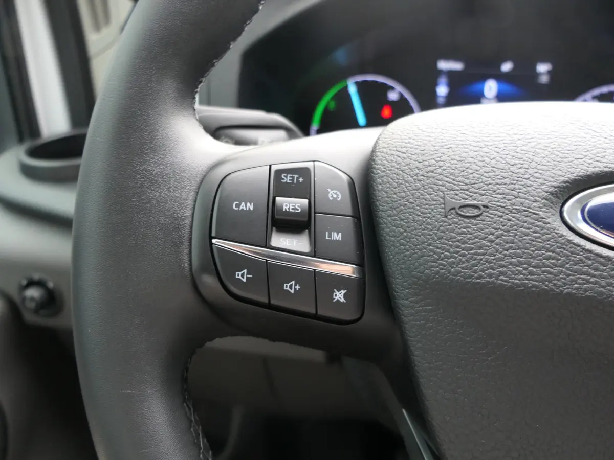 350 L2H3 Trend 68 kWh | Laadruimte Pakket | Navigatie | Stoelverwarming | Bijrijdersbank | CarPlay/Android Auto