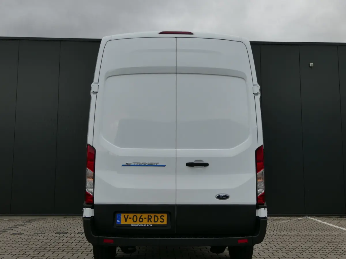 350 L2H3 Trend 68 kWh | Laadruimte Pakket | Navigatie | Stoelverwarming | Bijrijdersbank | CarPlay/Android Auto