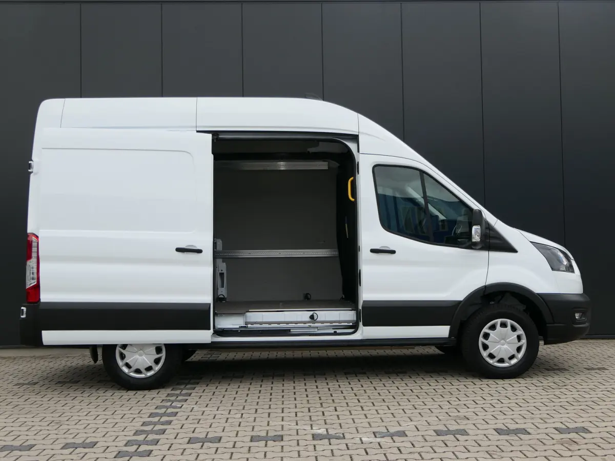 350 L2H3 Trend 68 kWh | Laadruimte Pakket | Navigatie | Stoelverwarming | Bijrijdersbank | CarPlay/Android Auto