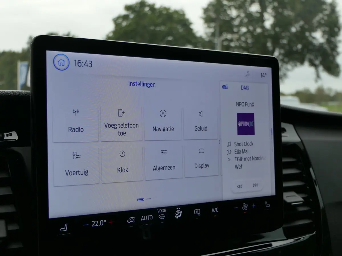 350 L2H3 Trend 68 kWh | Laadruimte Pakket | Navigatie | Stoelverwarming | Bijrijdersbank | CarPlay/Android Auto