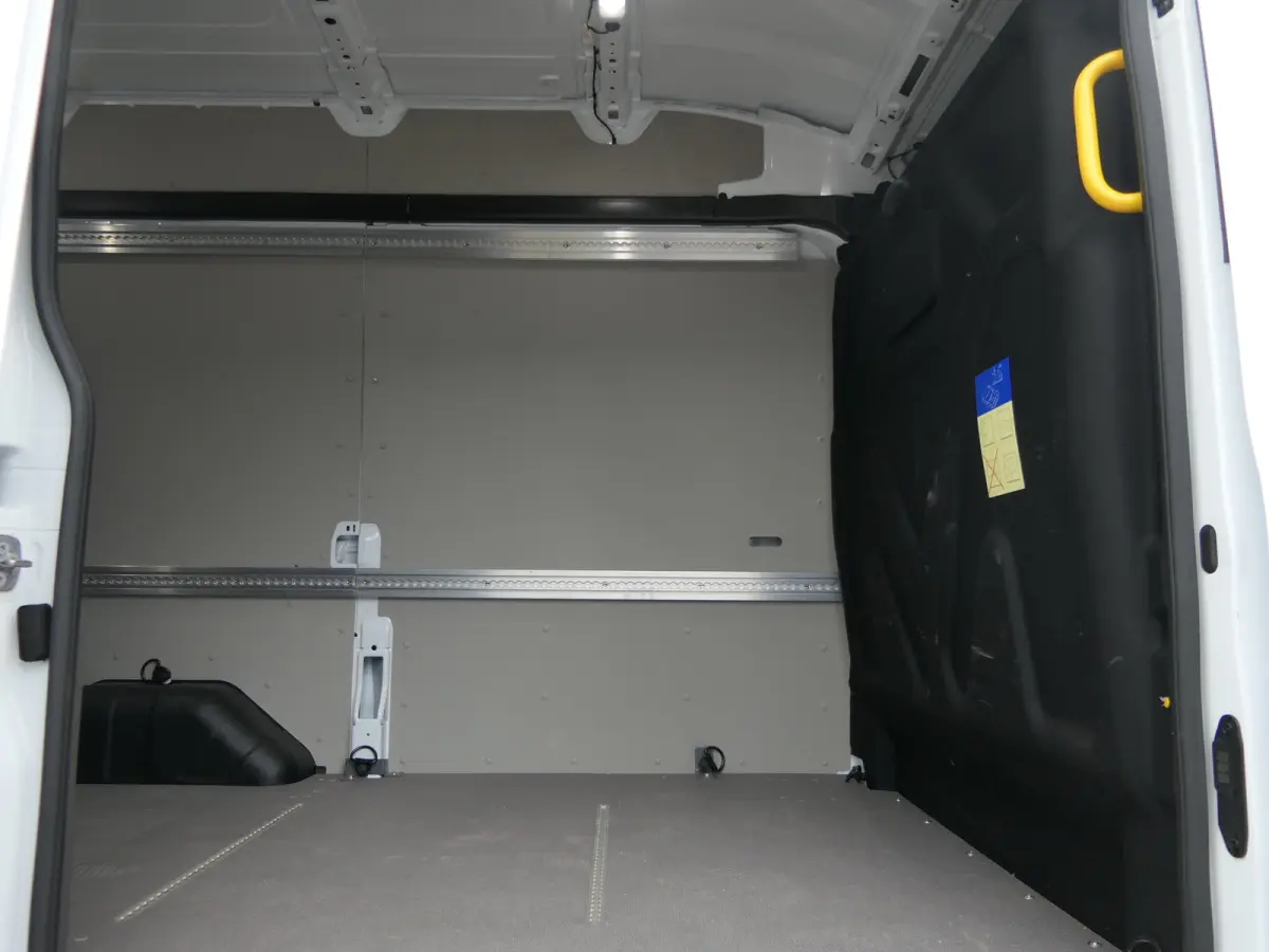 350 L2H3 Trend 68 kWh | Laadruimte Pakket | Navigatie | Stoelverwarming | Bijrijdersbank | CarPlay/Android Auto