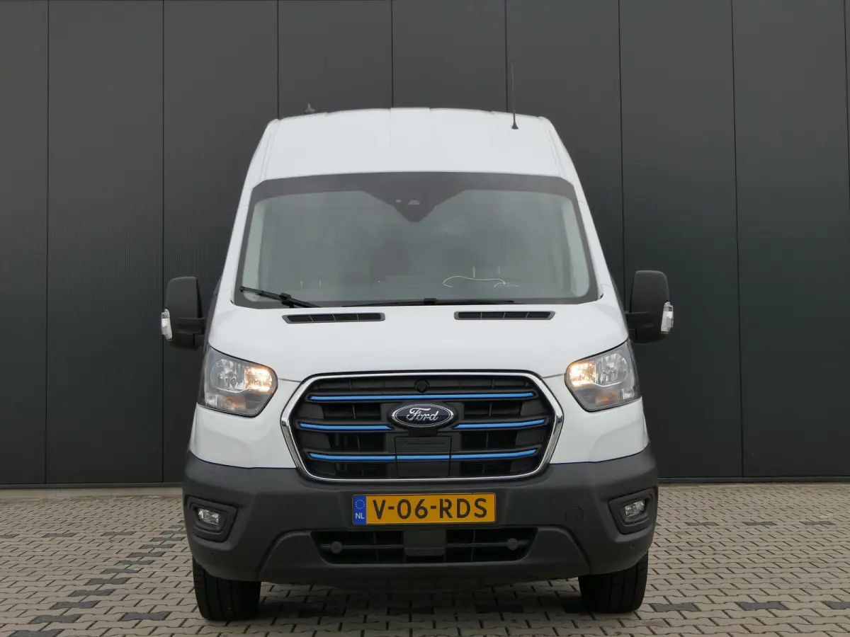350 L2H3 Trend 68 kWh | Laadruimte Pakket | Navigatie | Stoelverwarming | Bijrijdersbank | CarPlay/Android Auto