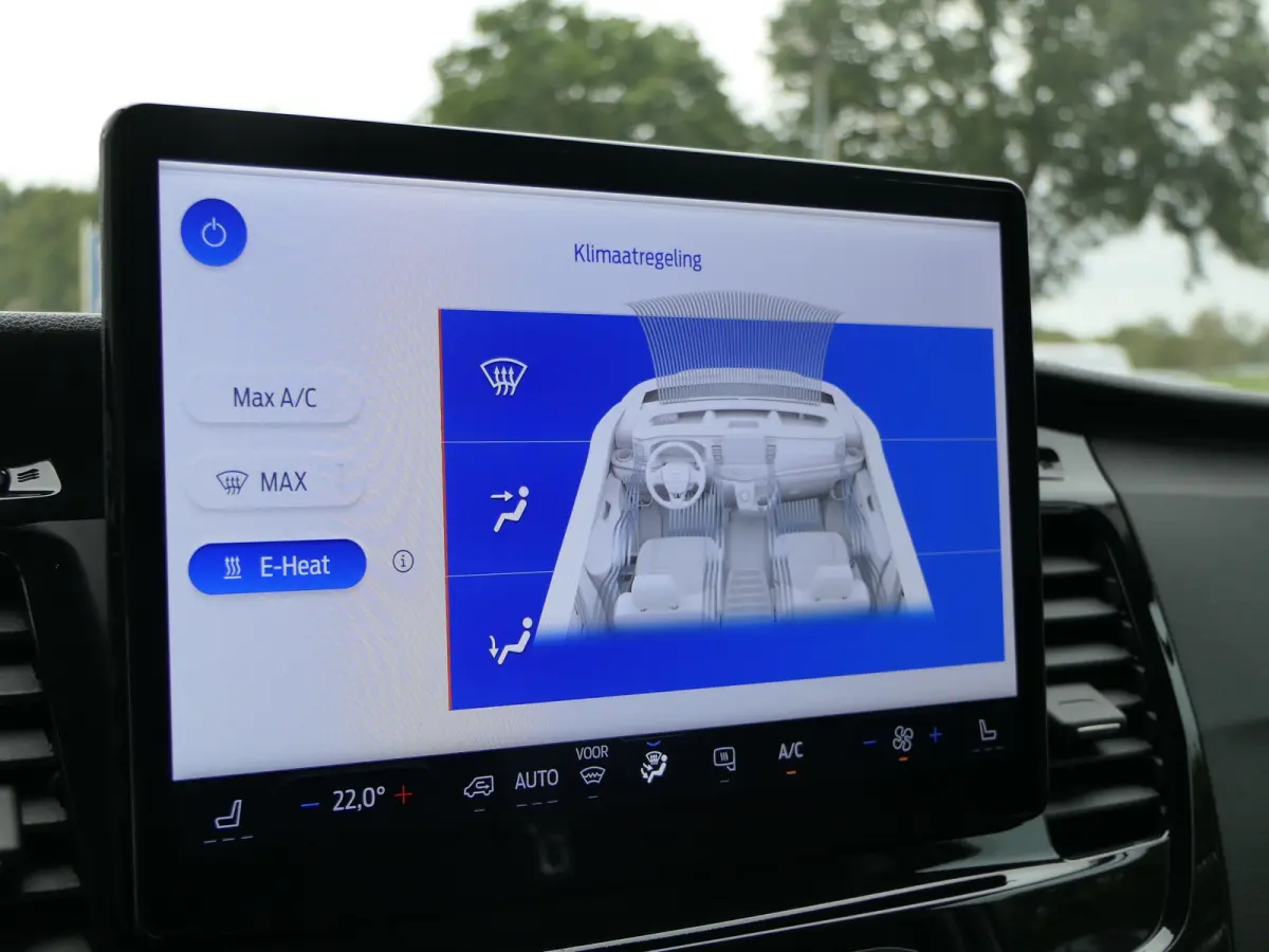 350 L2H3 Trend 68 kWh | Laadruimte Pakket | Navigatie | Stoelverwarming | Bijrijdersbank | CarPlay/Android Auto