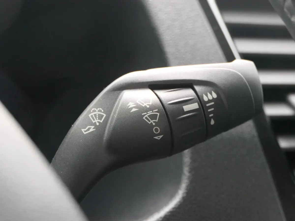 350 L2H3 Trend 68 kWh | Laadruimte Pakket | Navigatie | Stoelverwarming | Bijrijdersbank | CarPlay/Android Auto