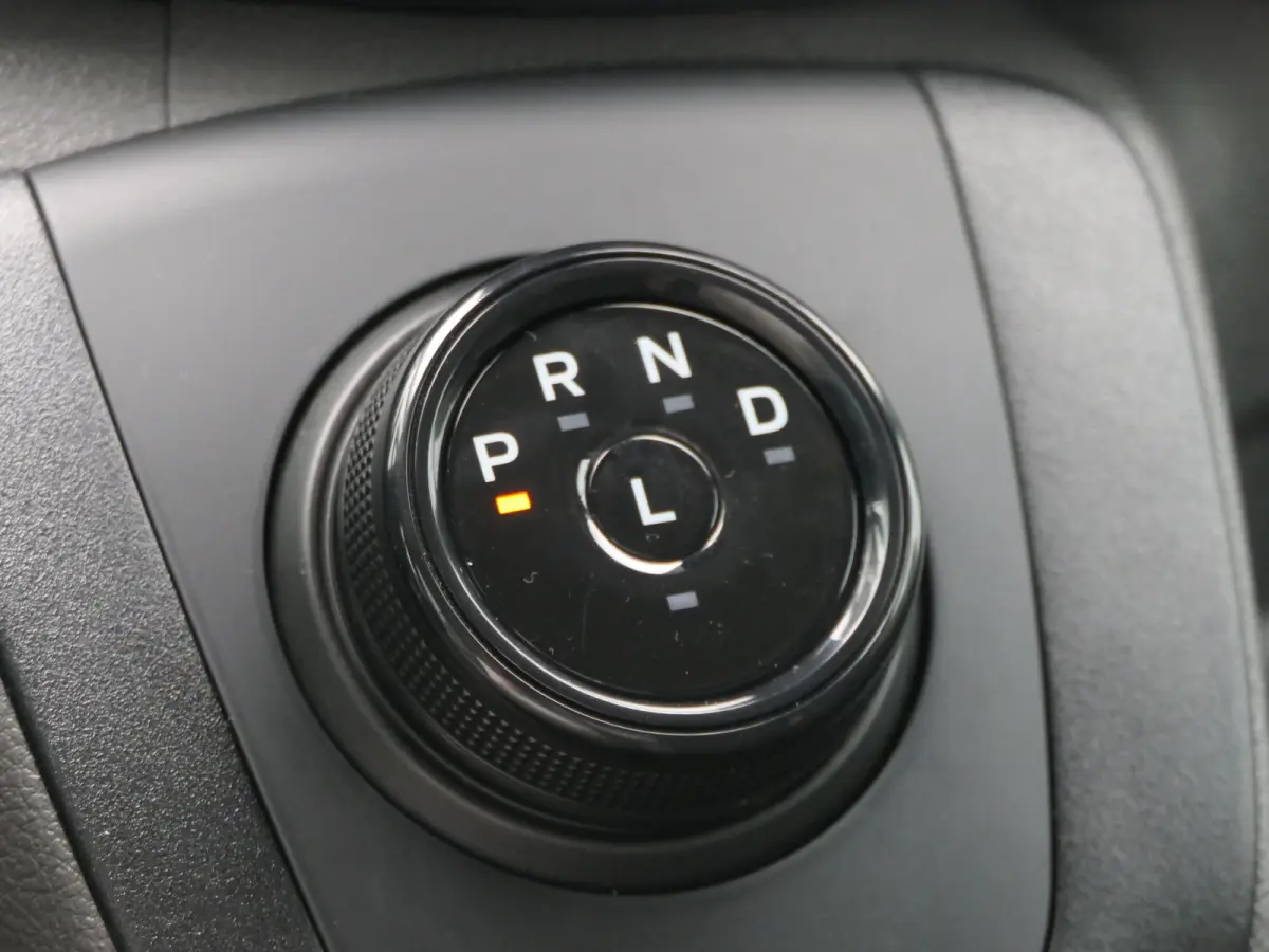 350 L2H3 Trend 68 kWh | Laadruimte Pakket | Navigatie | Stoelverwarming | Bijrijdersbank | CarPlay/Android Auto