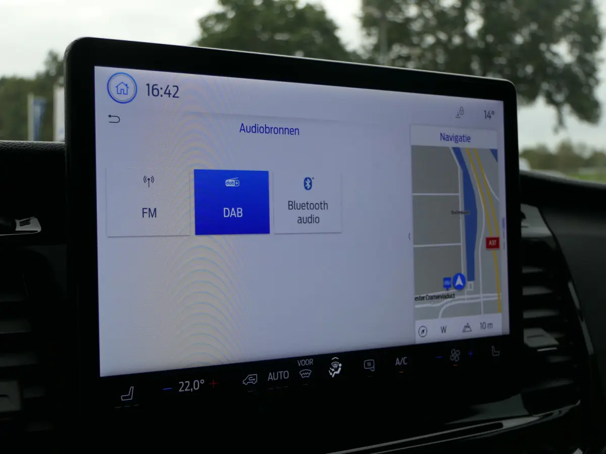350 L2H3 Trend 68 kWh | Laadruimte Pakket | Navigatie | Stoelverwarming | Bijrijdersbank | CarPlay/Android Auto