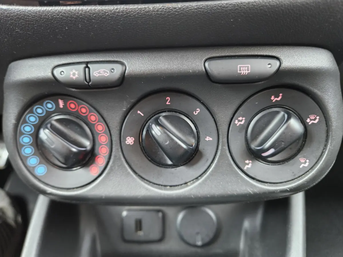 1.4 Black Edition Airco! Cruise Control! Navigatie! Leuke/Nette Auto! NAP!
