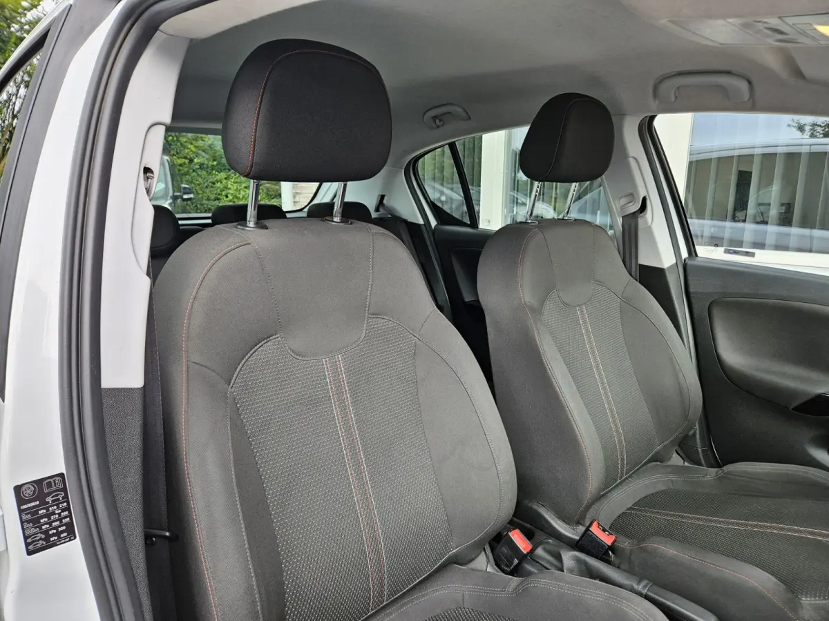 1.4 Black Edition Airco! Cruise Control! Navigatie! Leuke/Nette Auto! NAP!