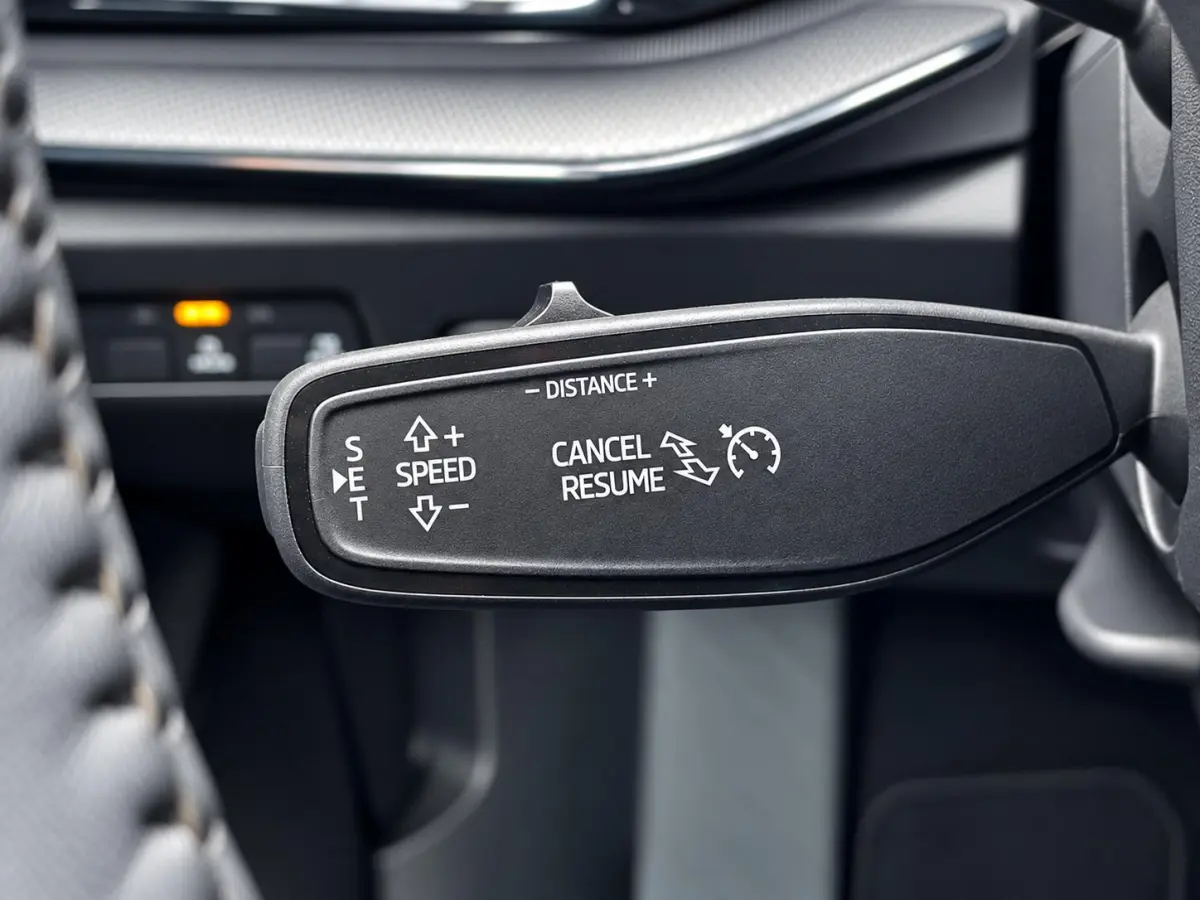 1.5 TSI MHEV DSG Selection 2025 New model! Navi Carplay Full LED PDC VA+ Camera Adaptive Cruise Control 19" LM Velgen