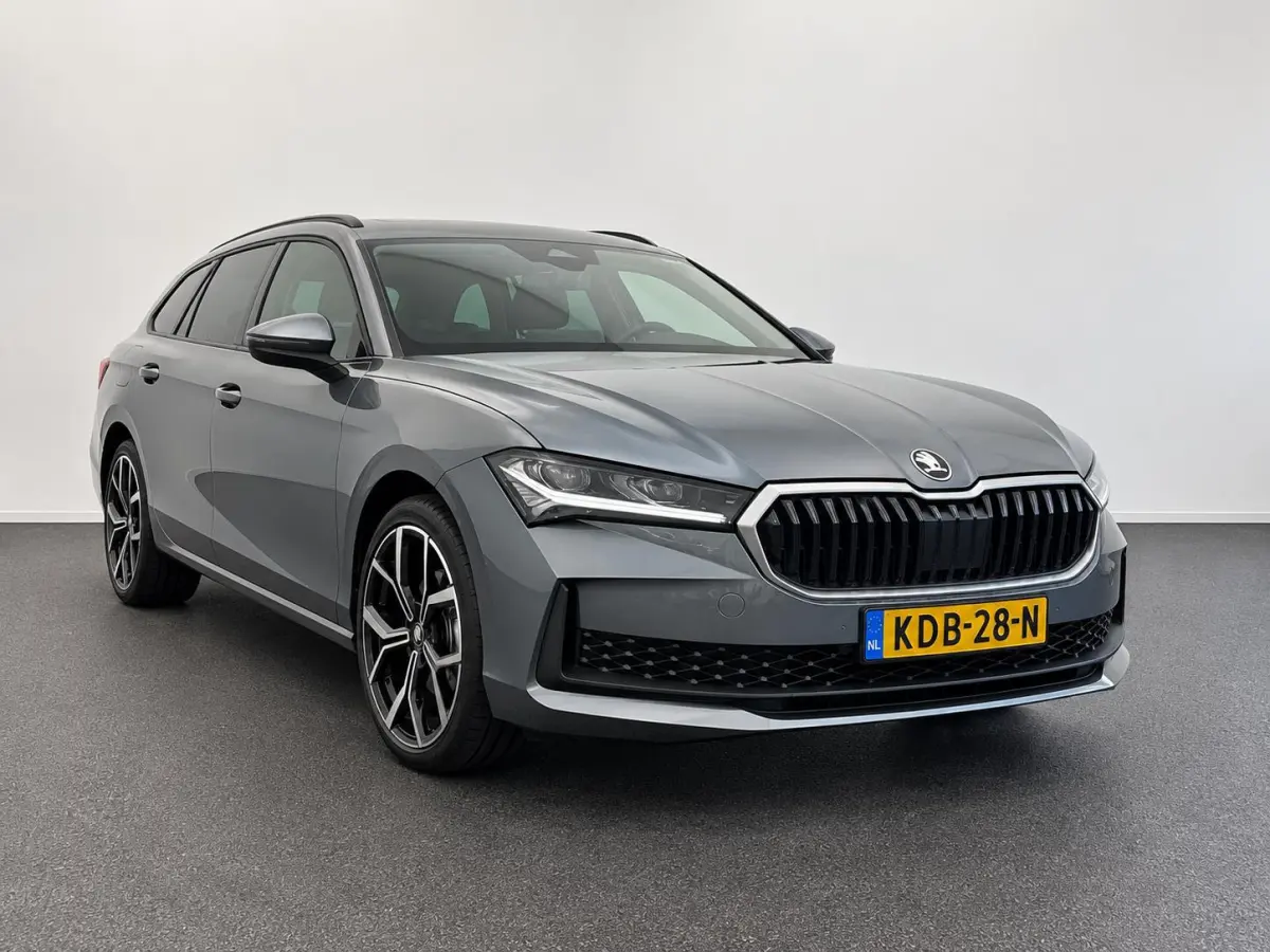 1.5 TSI MHEV DSG Selection 2025 New model! Navi Carplay Full LED PDC VA+ Camera Adaptive Cruise Control 19" LM Velgen