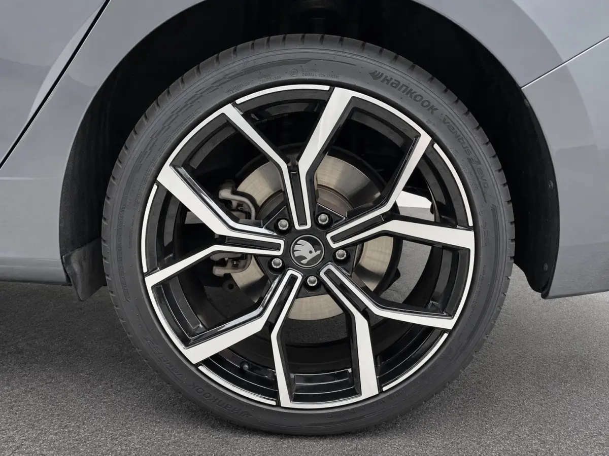 1.5 TSI MHEV DSG Selection 2025 New model! Navi Carplay Full LED PDC VA+ Camera Adaptive Cruise Control 19" LM Velgen