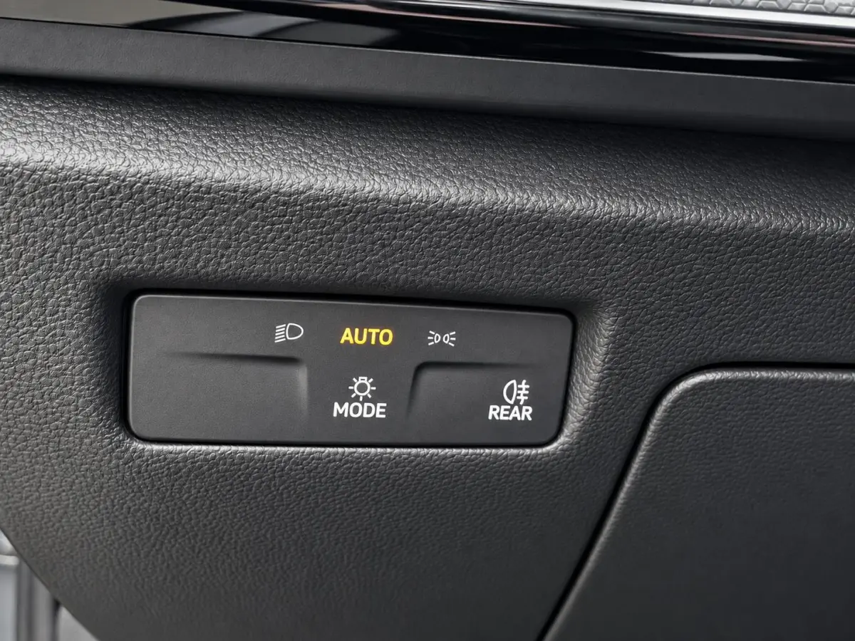 1.5 TSI MHEV DSG Selection 2025 New model! Navi Carplay Full LED PDC VA+ Camera Adaptive Cruise Control 19" LM Velgen