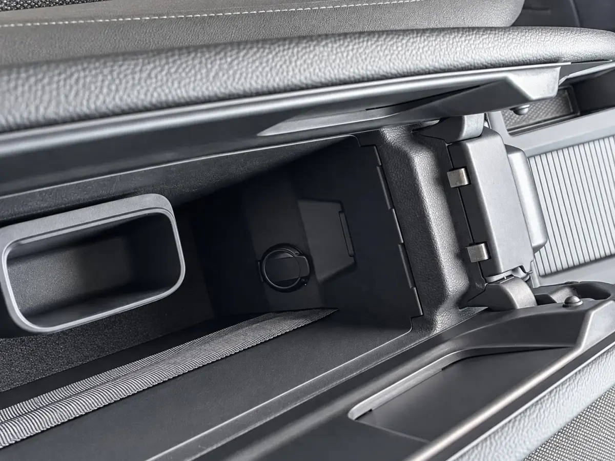1.5 TSI MHEV DSG Selection 2025 New model! Navi Carplay Full LED PDC VA+ Camera Adaptive Cruise Control 19" LM Velgen