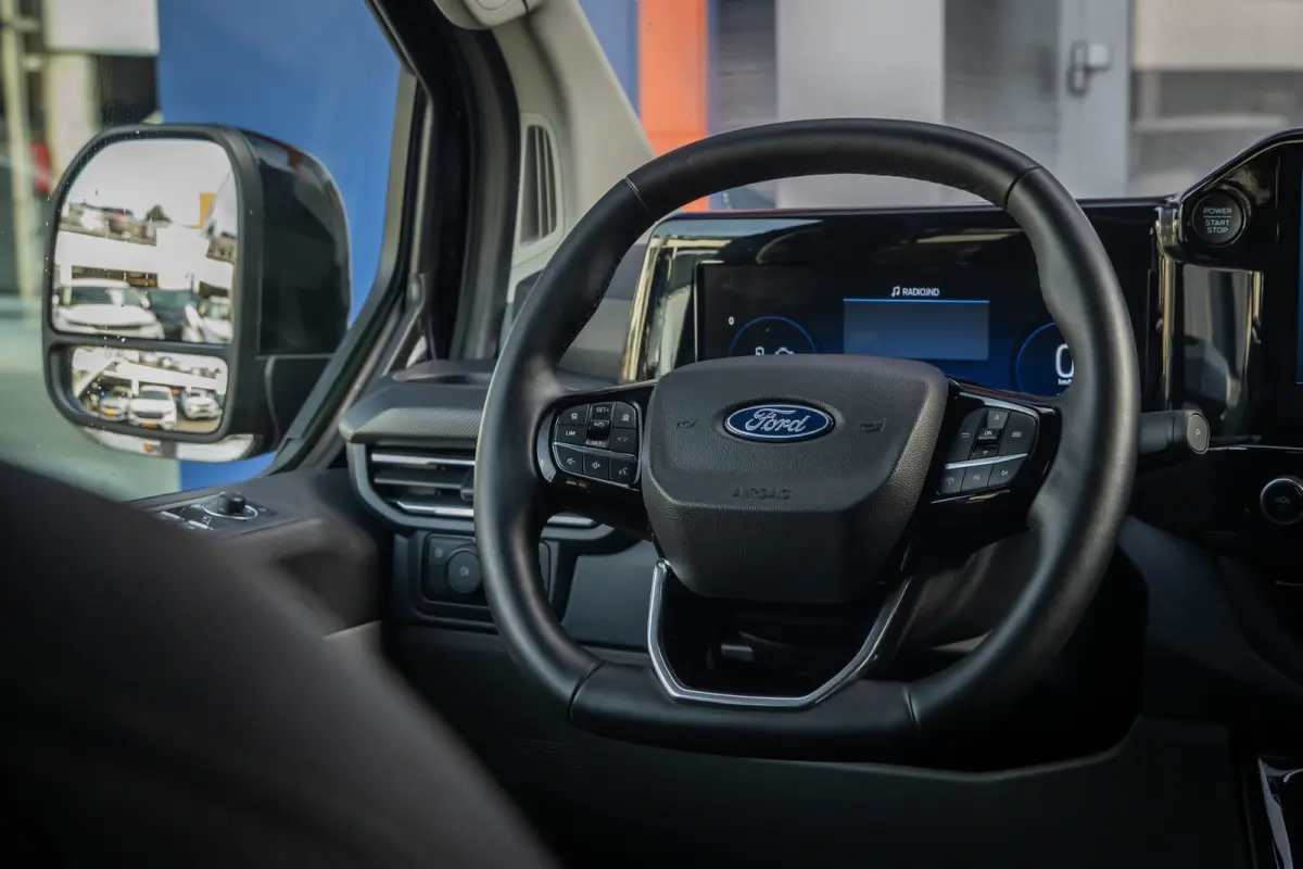 320 2.5 PHEV L2H1 Limited Black Platinum Dubbel Cabine | DEMO-DEAL | 360 camera | Leder | Cruise adaptief | Dubbele zijschuifdeur | Stoel/stuur/voorruit verwarming | Apple Carplay/Android Au