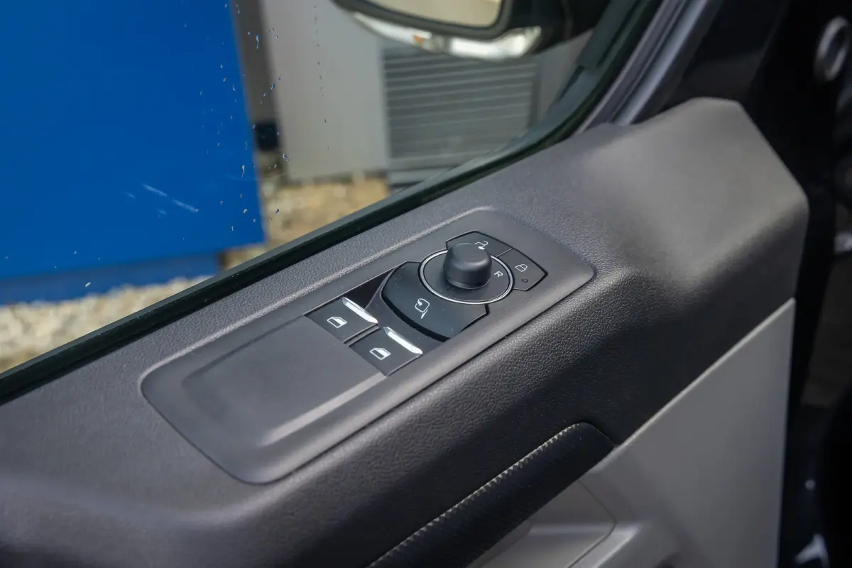320 2.5 PHEV L2H1 Limited Black Platinum Dubbel Cabine | DEMO-DEAL | 360 camera | Leder | Cruise adaptief | Dubbele zijschuifdeur | Stoel/stuur/voorruit verwarming | Apple Carplay/Android Au