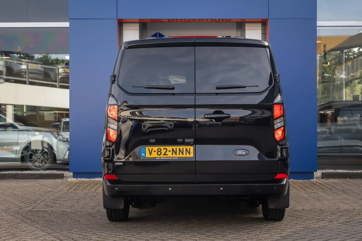 320 2.5 PHEV L2H1 Limited Black Platinum Dubbel Cabine | DEMO-DEAL | 360 camera | Leder | Cruise adaptief | Dubbele zijschuifdeur | Stoel/stuur/voorruit verwarming | Apple Carplay/Android Au