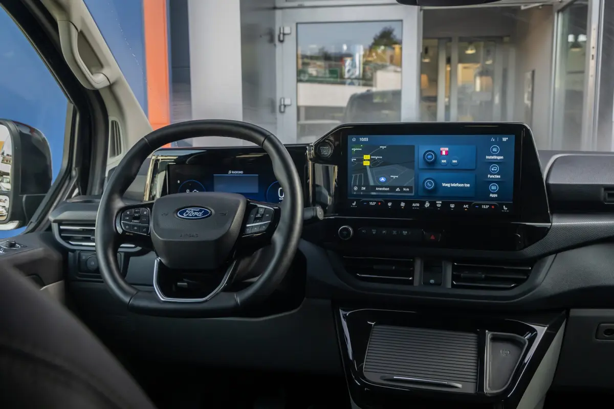 320 2.5 PHEV L2H1 Limited Black Platinum Dubbel Cabine | DEMO-DEAL | 360 camera | Leder | Cruise adaptief | Dubbele zijschuifdeur | Stoel/stuur/voorruit verwarming | Apple Carplay/Android Au