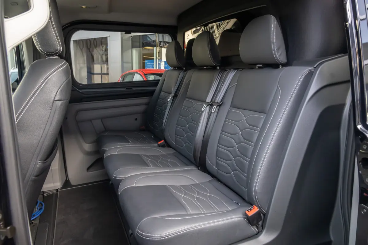 320 2.5 PHEV L2H1 Limited Black Platinum Dubbel Cabine | DEMO-DEAL | 360 camera | Leder | Cruise adaptief | Dubbele zijschuifdeur | Stoel/stuur/voorruit verwarming | Apple Carplay/Android Au