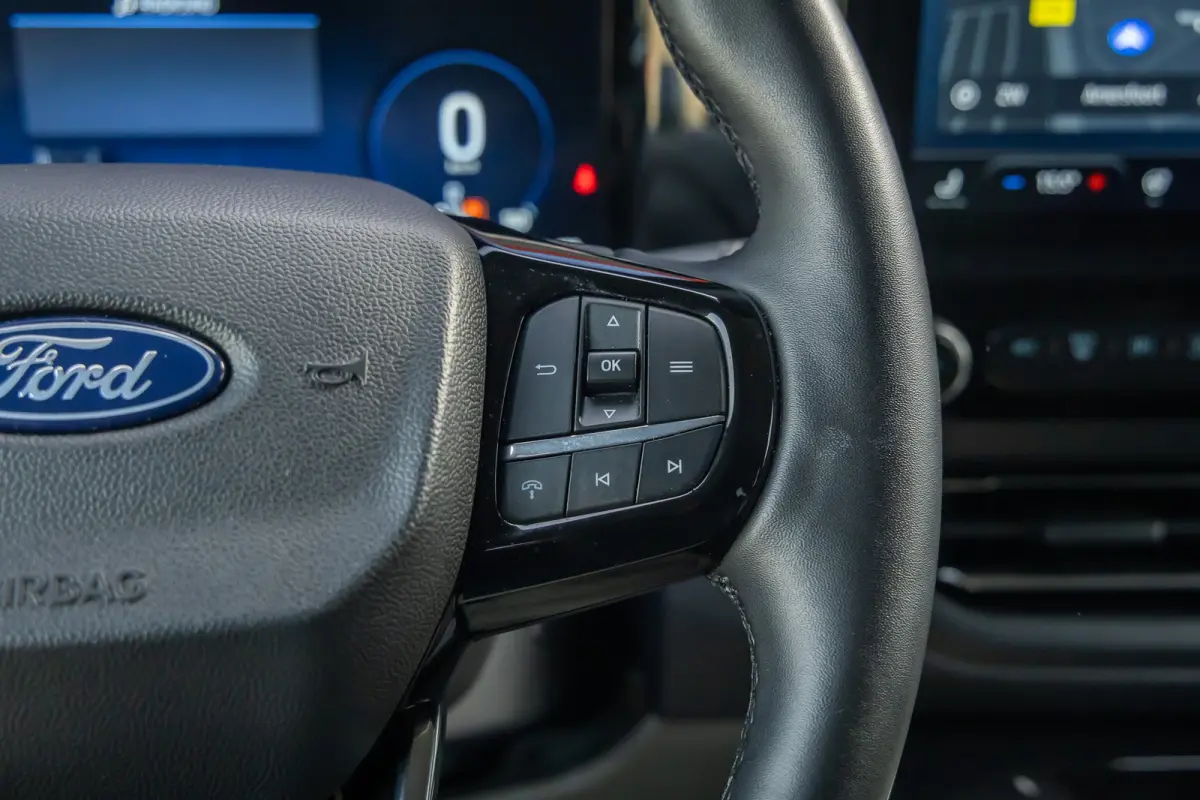 320 2.5 PHEV L2H1 Limited Black Platinum Dubbel Cabine | DEMO-DEAL | 360 camera | Leder | Cruise adaptief | Dubbele zijschuifdeur | Stoel/stuur/voorruit verwarming | Apple Carplay/Android Au