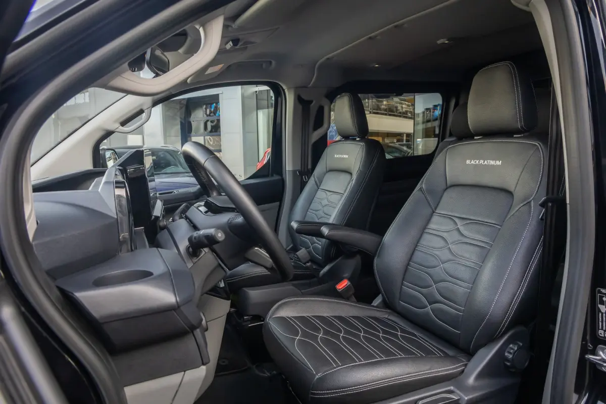 320 2.5 PHEV L2H1 Limited Black Platinum Dubbel Cabine | DEMO-DEAL | 360 camera | Leder | Cruise adaptief | Dubbele zijschuifdeur | Stoel/stuur/voorruit verwarming | Apple Carplay/Android Au