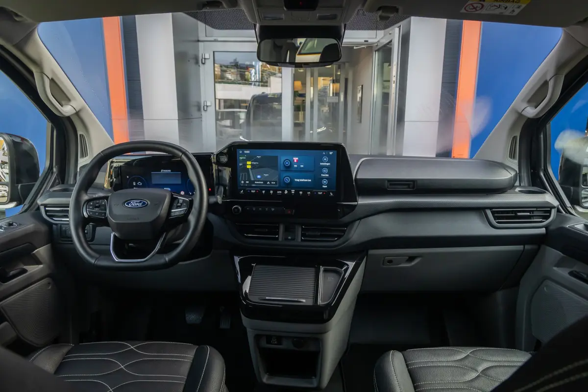 320 2.5 PHEV L2H1 Limited Black Platinum Dubbel Cabine | DEMO-DEAL | 360 camera | Leder | Cruise adaptief | Dubbele zijschuifdeur | Stoel/stuur/voorruit verwarming | Apple Carplay/Android Au