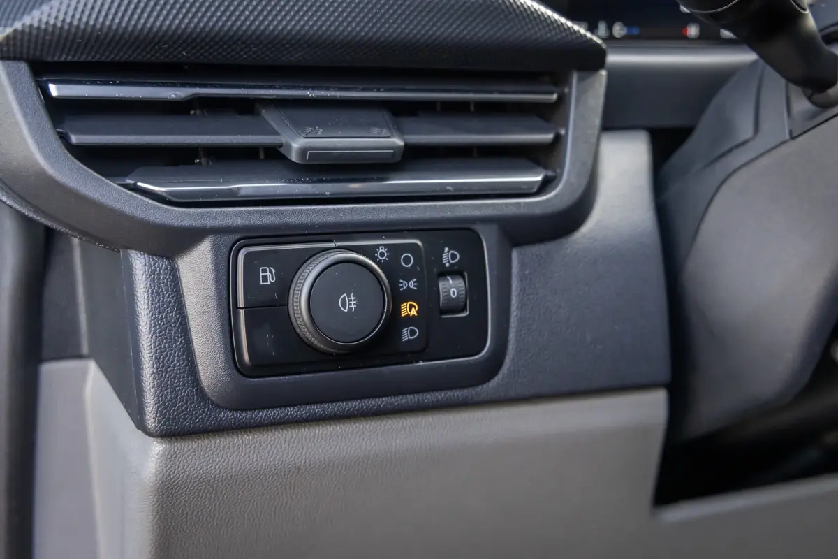 320 2.5 PHEV L2H1 Limited Black Platinum Dubbel Cabine | DEMO-DEAL | 360 camera | Leder | Cruise adaptief | Dubbele zijschuifdeur | Stoel/stuur/voorruit verwarming | Apple Carplay/Android Au