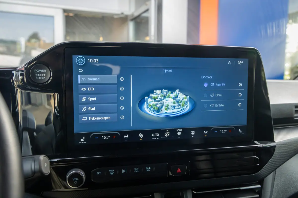 320 2.5 PHEV L2H1 Limited Black Platinum Dubbel Cabine | DEMO-DEAL | 360 camera | Leder | Cruise adaptief | Dubbele zijschuifdeur | Stoel/stuur/voorruit verwarming | Apple Carplay/Android Au