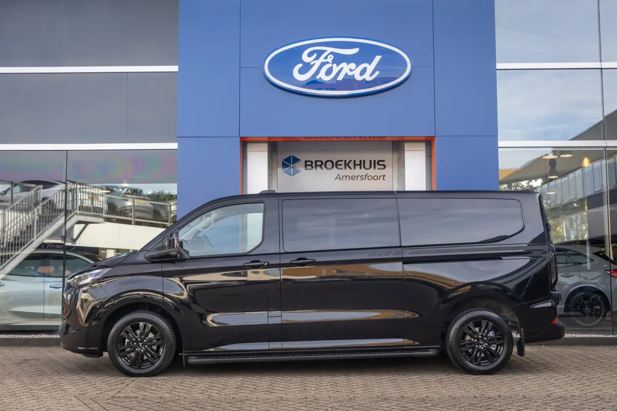 320 2.5 PHEV L2H1 Limited Black Platinum Dubbel Cabine | DEMO-DEAL | 360 camera | Leder | Cruise adaptief | Dubbele zijschuifdeur | Stoel/stuur/voorruit verwarming | Apple Carplay/Android Au
