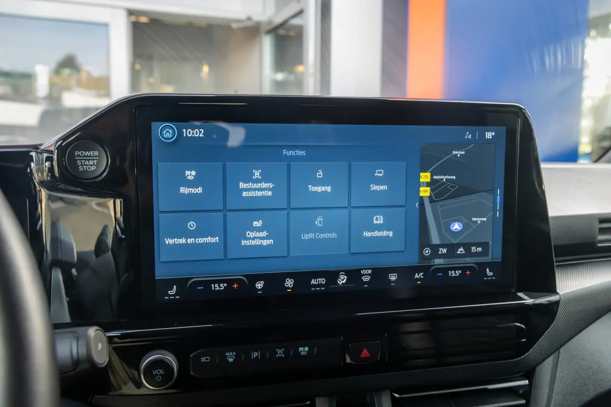 320 2.5 PHEV L2H1 Limited Black Platinum Dubbel Cabine | DEMO-DEAL | 360 camera | Leder | Cruise adaptief | Dubbele zijschuifdeur | Stoel/stuur/voorruit verwarming | Apple Carplay/Android Au