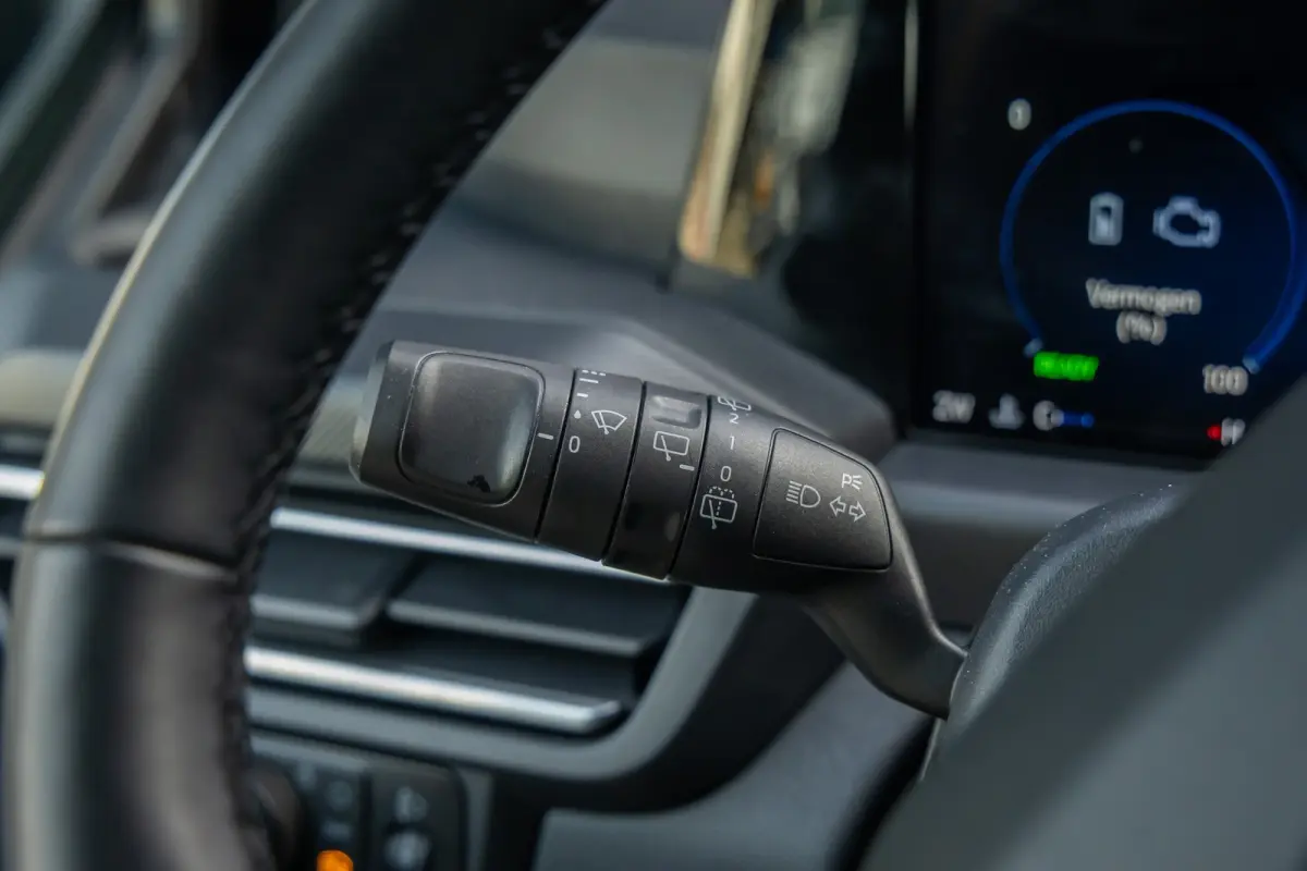 320 2.5 PHEV L2H1 Limited Black Platinum Dubbel Cabine | DEMO-DEAL | 360 camera | Leder | Cruise adaptief | Dubbele zijschuifdeur | Stoel/stuur/voorruit verwarming | Apple Carplay/Android Au