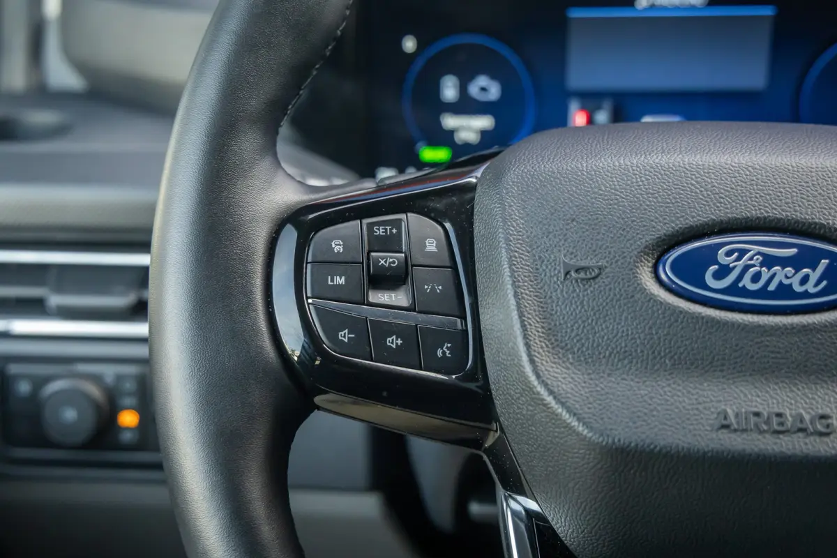 320 2.5 PHEV L2H1 Limited Black Platinum Dubbel Cabine | DEMO-DEAL | 360 camera | Leder | Cruise adaptief | Dubbele zijschuifdeur | Stoel/stuur/voorruit verwarming | Apple Carplay/Android Au